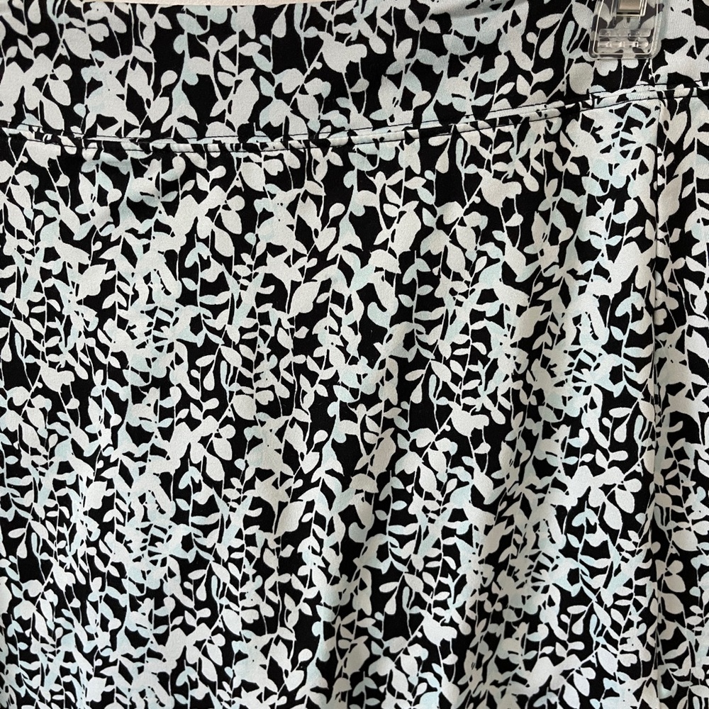 Woman’s size M Skort - Picture 4 of 6